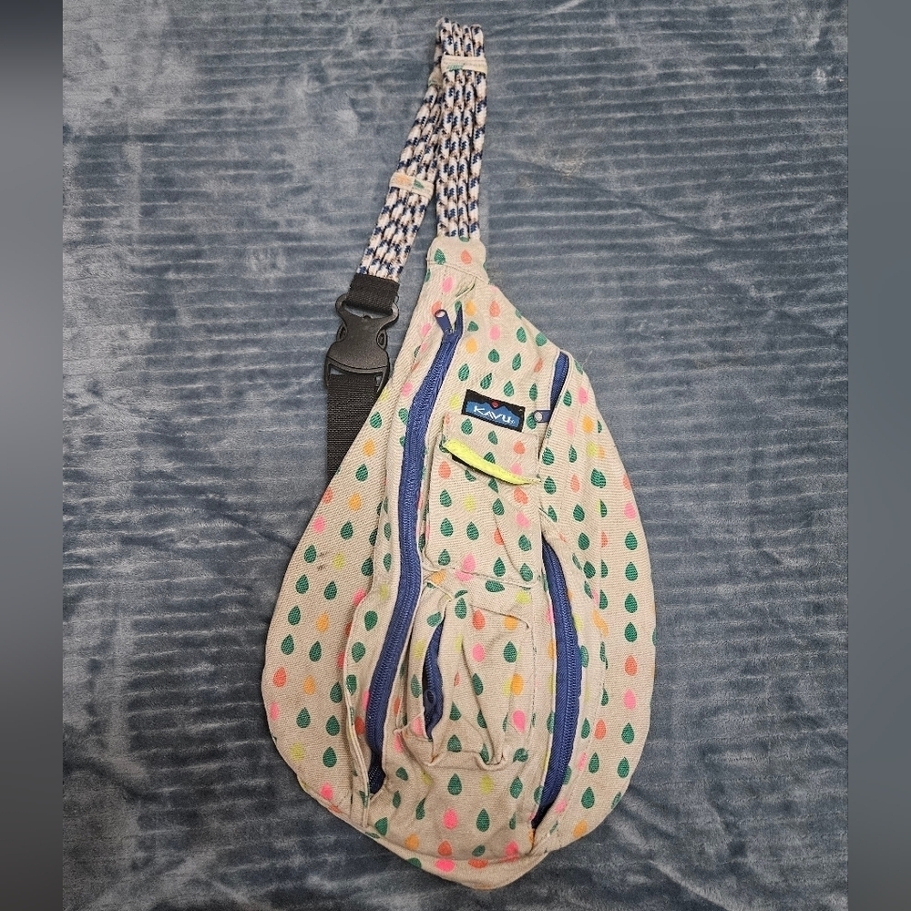 Kavu sling bag with rope strap!